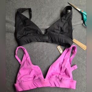 NWT! Skims Swim Plunge Bikini Tops 2 pack, Size Small